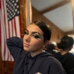 Meet your Posher, Hillary